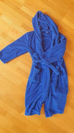 Flauschiger Bademantel (15-16), gross genug für Erwachsene