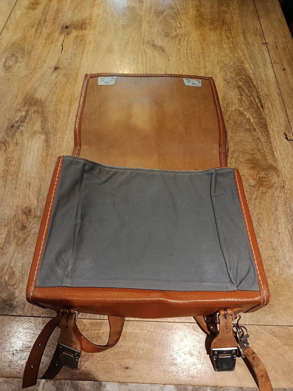 Zaini: Schöner Schulranzen mit Fell Vintage – Usato da Wattwil venduto da sunicheyenne 5