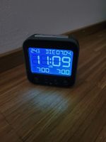 Digitaler Wecker mit Snooze und Licht