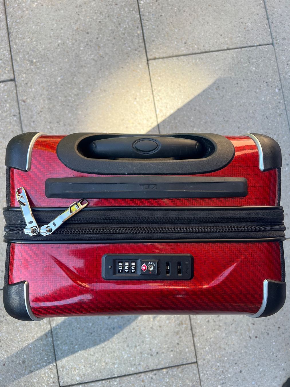 Tumi Valigie: TUMI Rollkoffer + TUMI Rucksack – Rot – Usato da Zürich venduto da lcohen1953 1