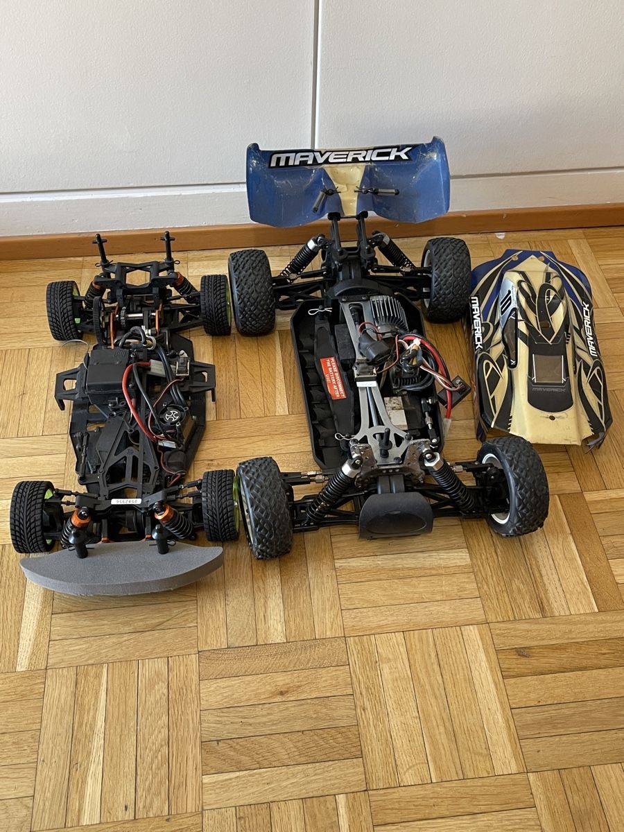 RC Modellbau: Lot de 2 voitures télécommandées  occasion – Defekt aus Meyrin von fac_f8lj