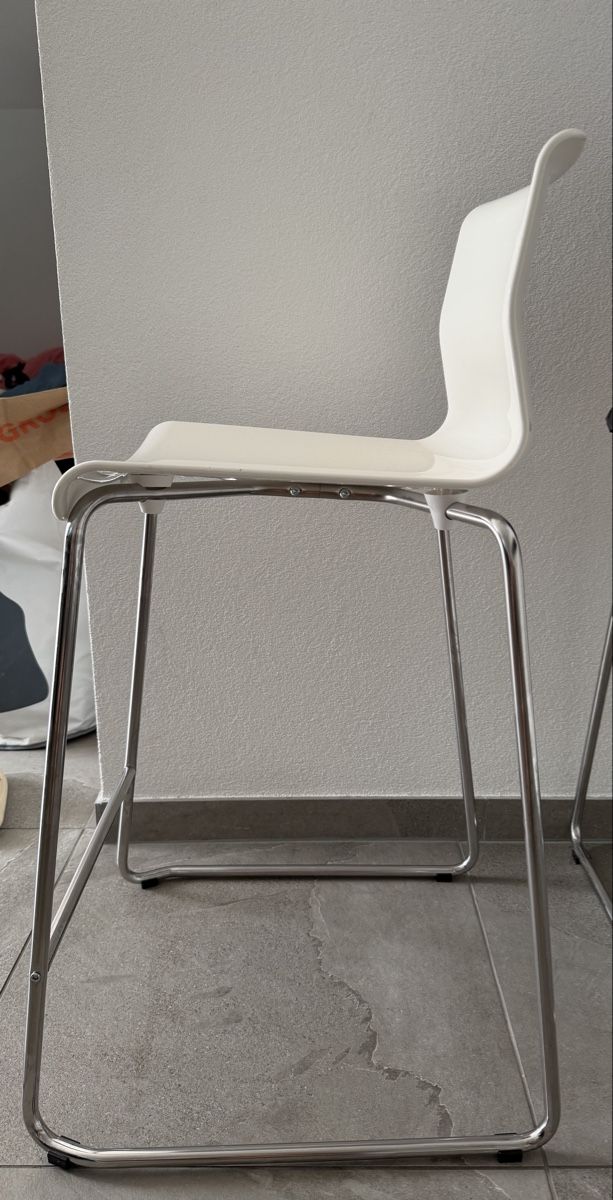 Ikea Seggioloni: 2 chaises bar blanc IKEA  – Usato da Monthey venduto da geo_rj86 2