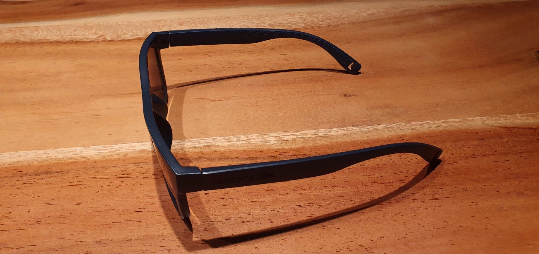 Lacoste Brillen & Gläser: Lacoste Sonnenbrille Original + Putztuch. – Gebraucht aus Zürich von Leica.C89 7