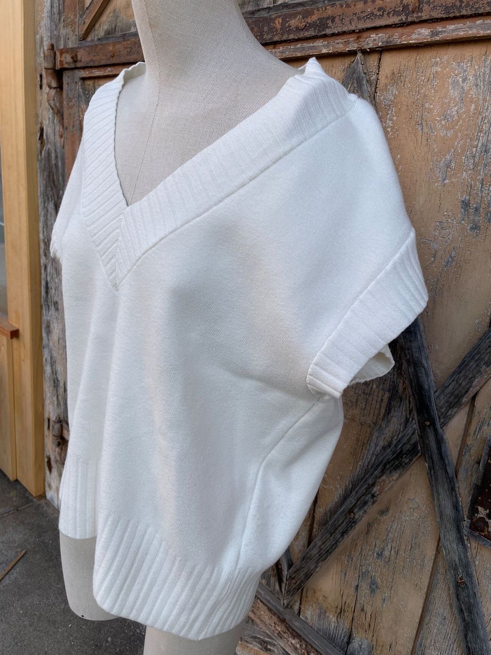 Zara Maglioni & Felpe: Flauschiger weisser ZARA Oversize Kurzarm Pullover Gr. S – Usato da Frasnacht venduto da GracyStore 1