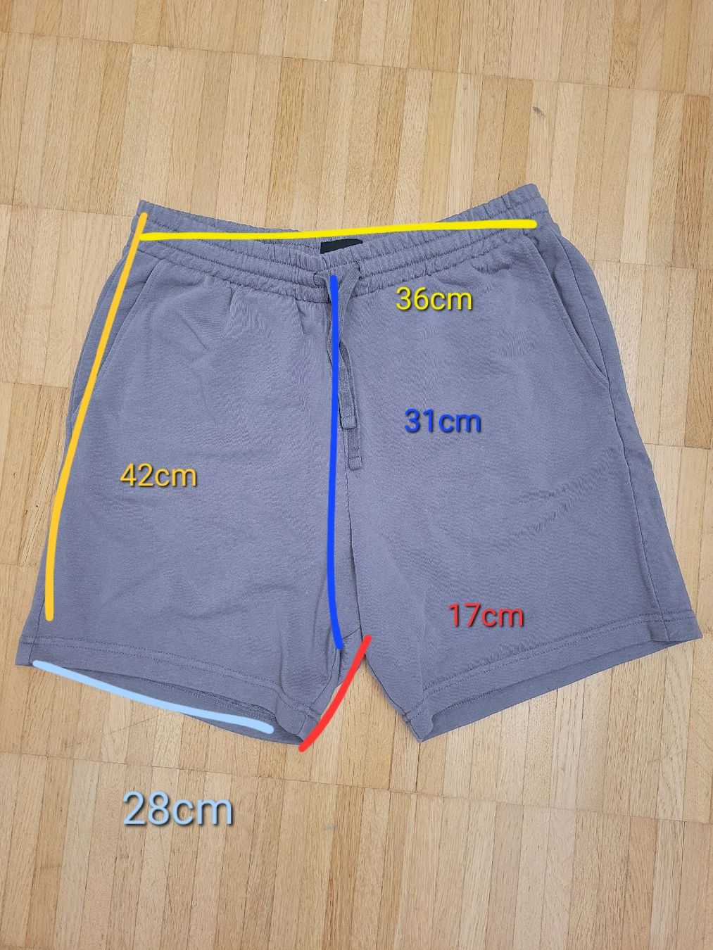 H&M Pantaloni: 71. Shorts H&M gris taille S  – Usato da Villars-sur-Glâne venduto da m66_dch5 1