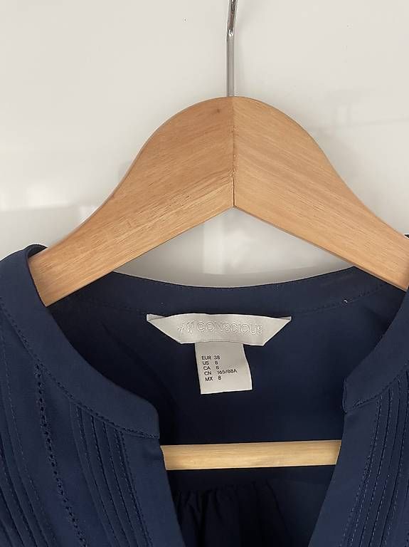 H&M Blusen: Dunkelblaues H&M Top in Größe 38 – Gebraucht aus Zürich von michaela_2024 1