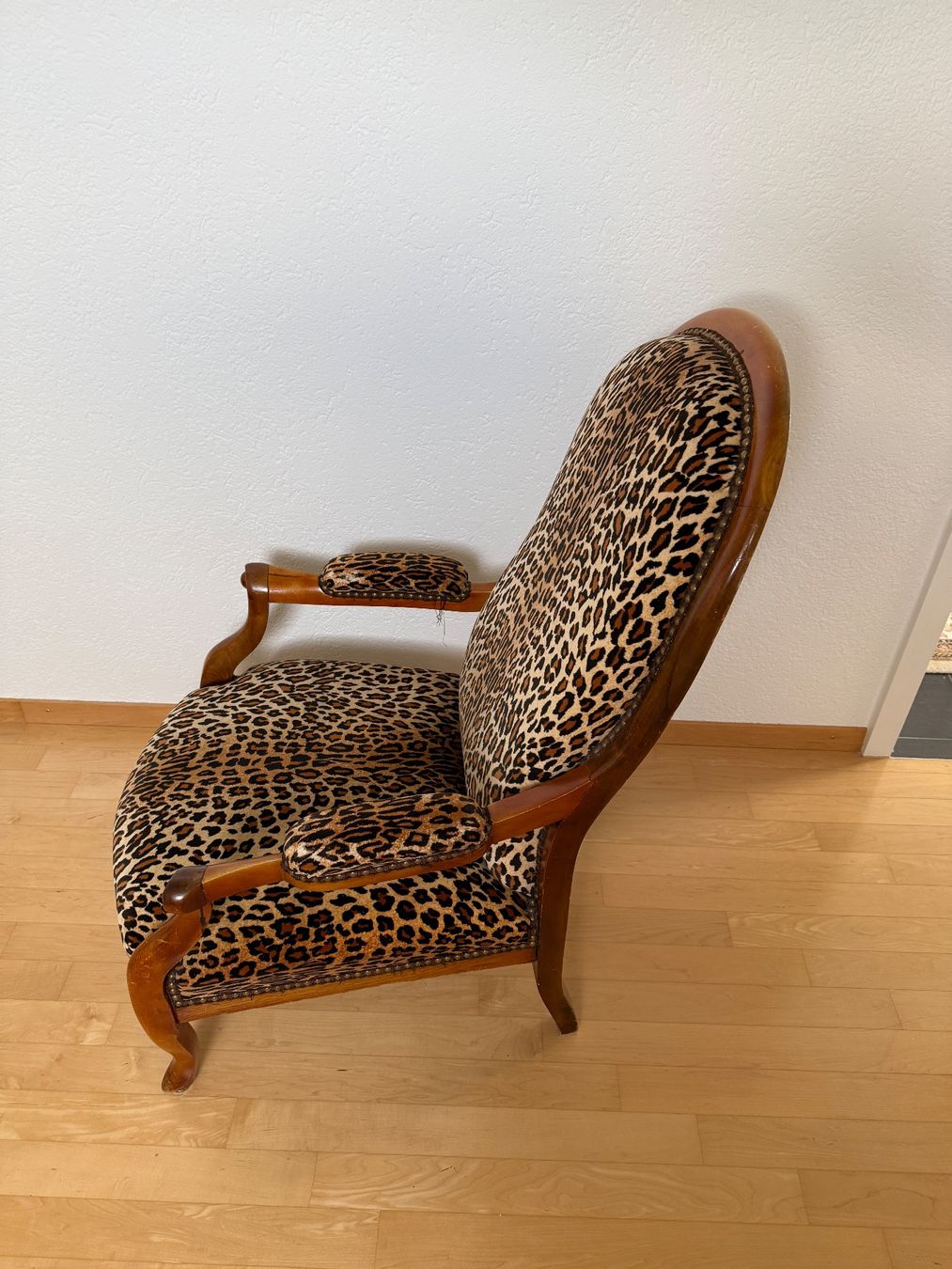 Poltrone: Sessel Holz mit Leopardenmuster – Usato da Russikon venduto da manureloop 1