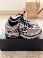 Nike T-Lite 10 2K Sneakers silber grau guter Zustand