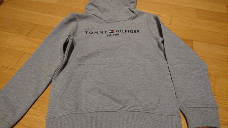 NUE! Tommy Hilfiger Jungen Essential Hoodie 128