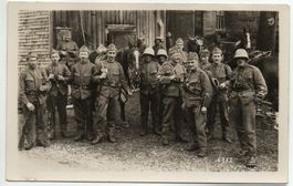 MILITÄR Train-Soldaten mit Pferden