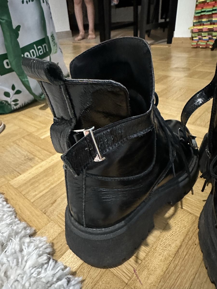 Scarpe da donna: Black Patent Chunky Platform Lace-Up Boots - Fall/Winter 39 – Usato da Genève venduto da alyonavinogradova 4