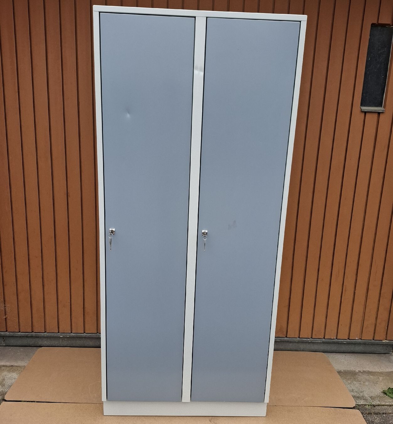 Armadi: Metallschrank / Spind - 2 Abteile – Nuovo (secondo la descrizione) da Reinach BL venduto da Malin20