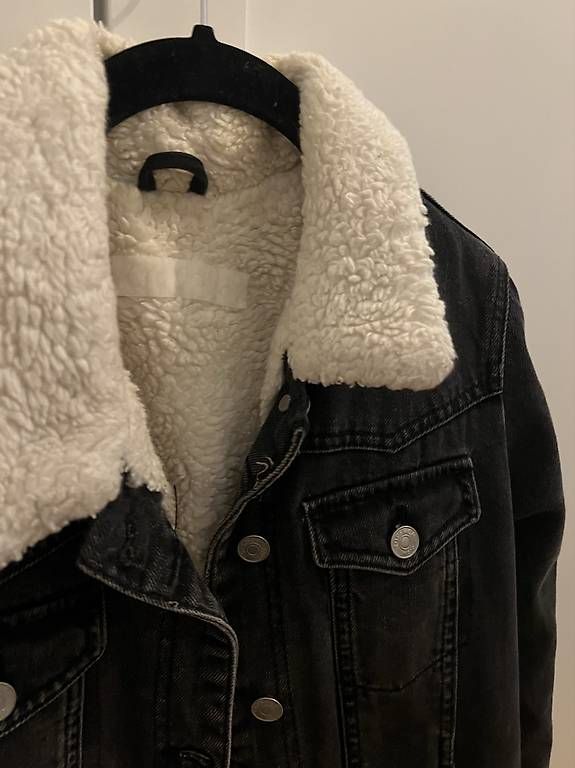Topshop Jacken: Schwarze Jeansjacke mit Teddy-Innenseite – Gebraucht aus Zürich von nic_l9gv 1