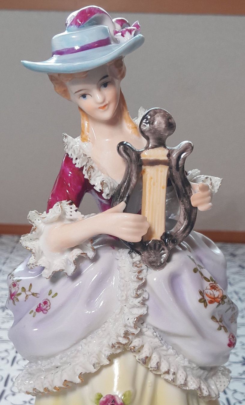 Statuette: Dame mit Harfe - Capodimonte – Usato da Lommiswil venduto da Marianne9 1