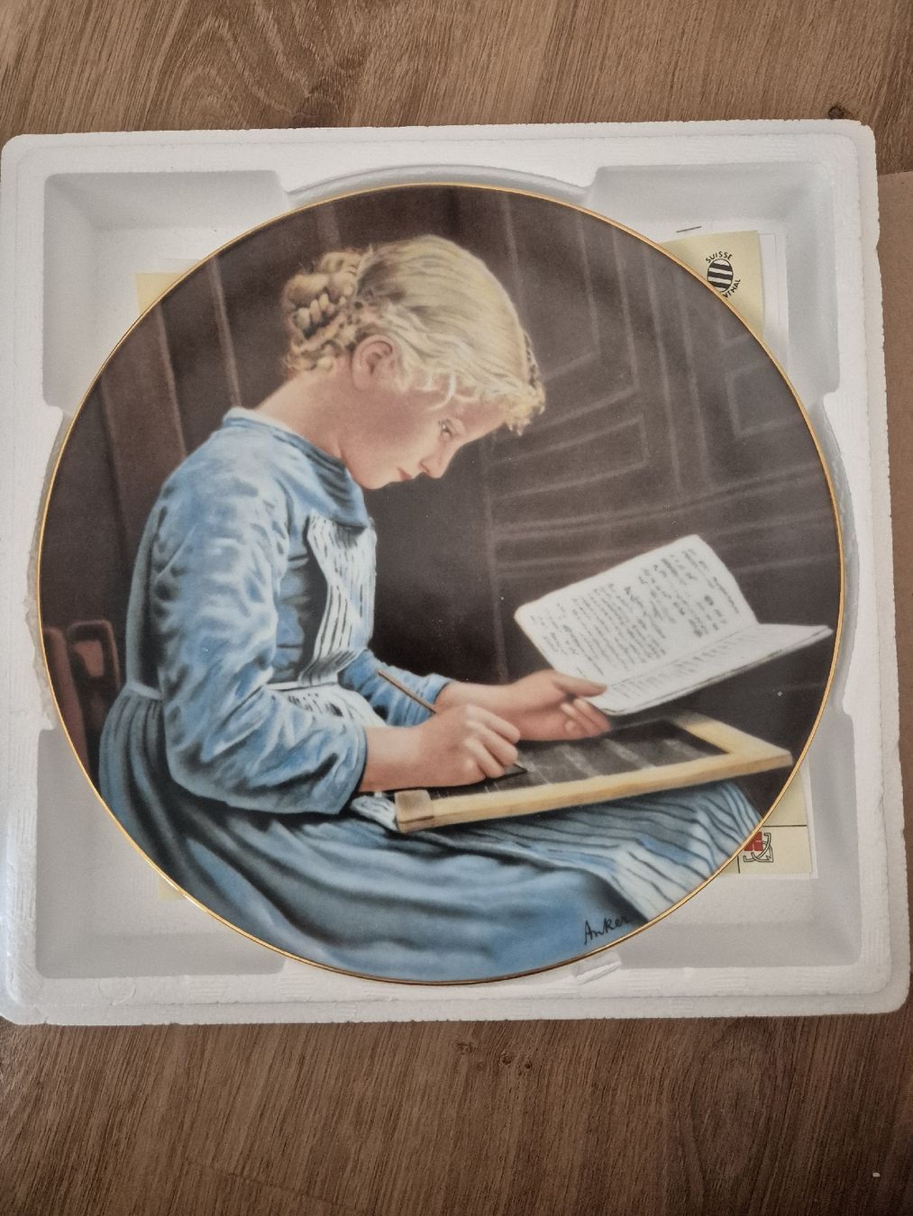 Piatti: Albert Anker - Mädchen mit Schiefertafel – Nuovo e nell'imballaggio originale da Hettlingen venduto da janalea