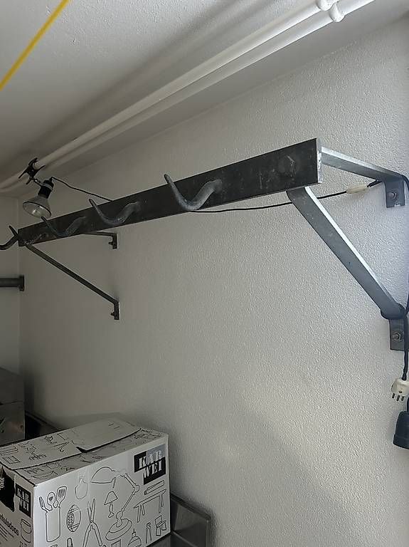 Sonstige Dekorationen & Accessoires: Gestell mit 5 Haken – Gebraucht aus Stans von Benzen