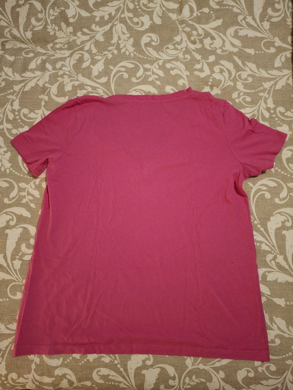 T-shirt: T-shirt rose M col en V – Usato da Lausanne venduto da Cognitia 1