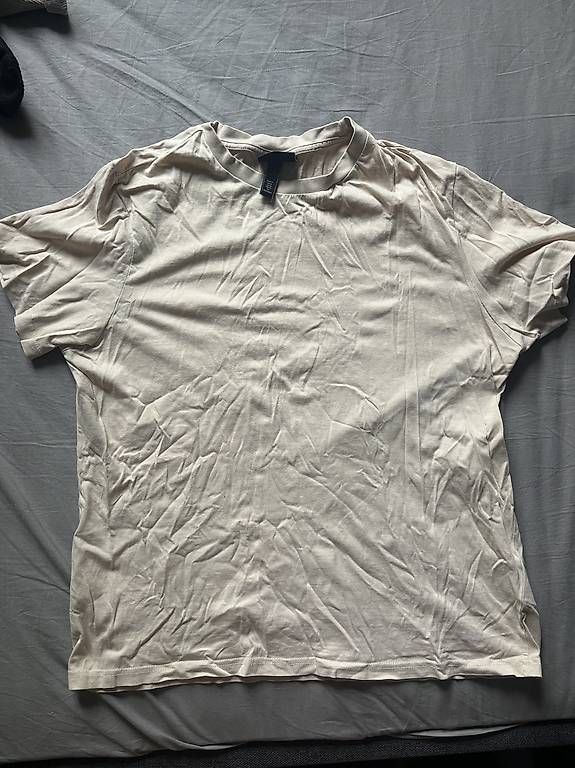 T-shirts: T-shirt  – Neuf avec emballage d'origine à Bern par ste_bjk7