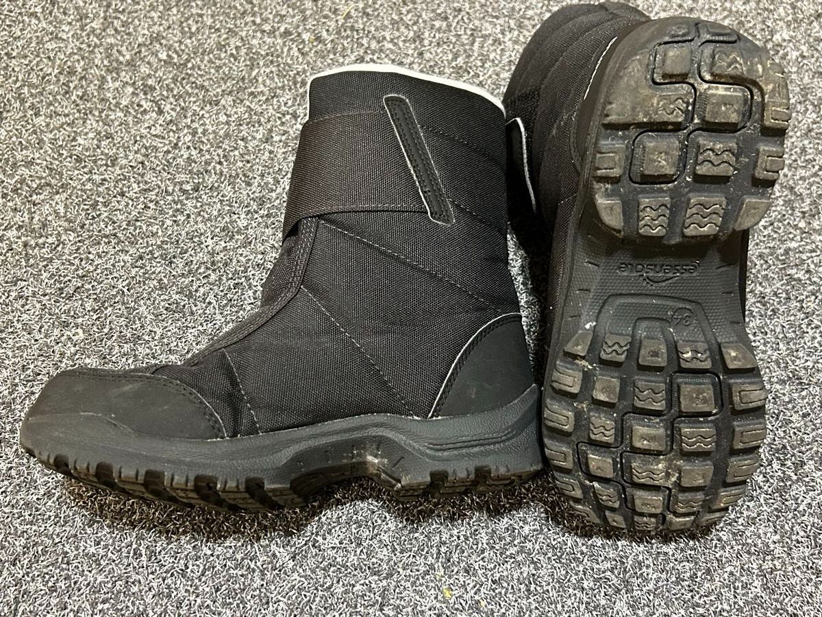 Decathlon Scarpe da uomo: Winterstiefel Quechua, 36EU – Usato da Oberwil BL venduto da TypeR-666 2