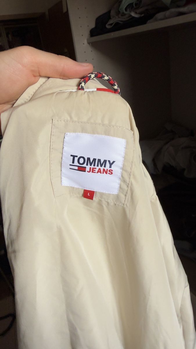 Tommy Hilfiger Giacche: Tommy Jeans Jacket beige size L good condition – Nuovo (secondo la descrizione) da Solothurn venduto da alv_vdz8 1