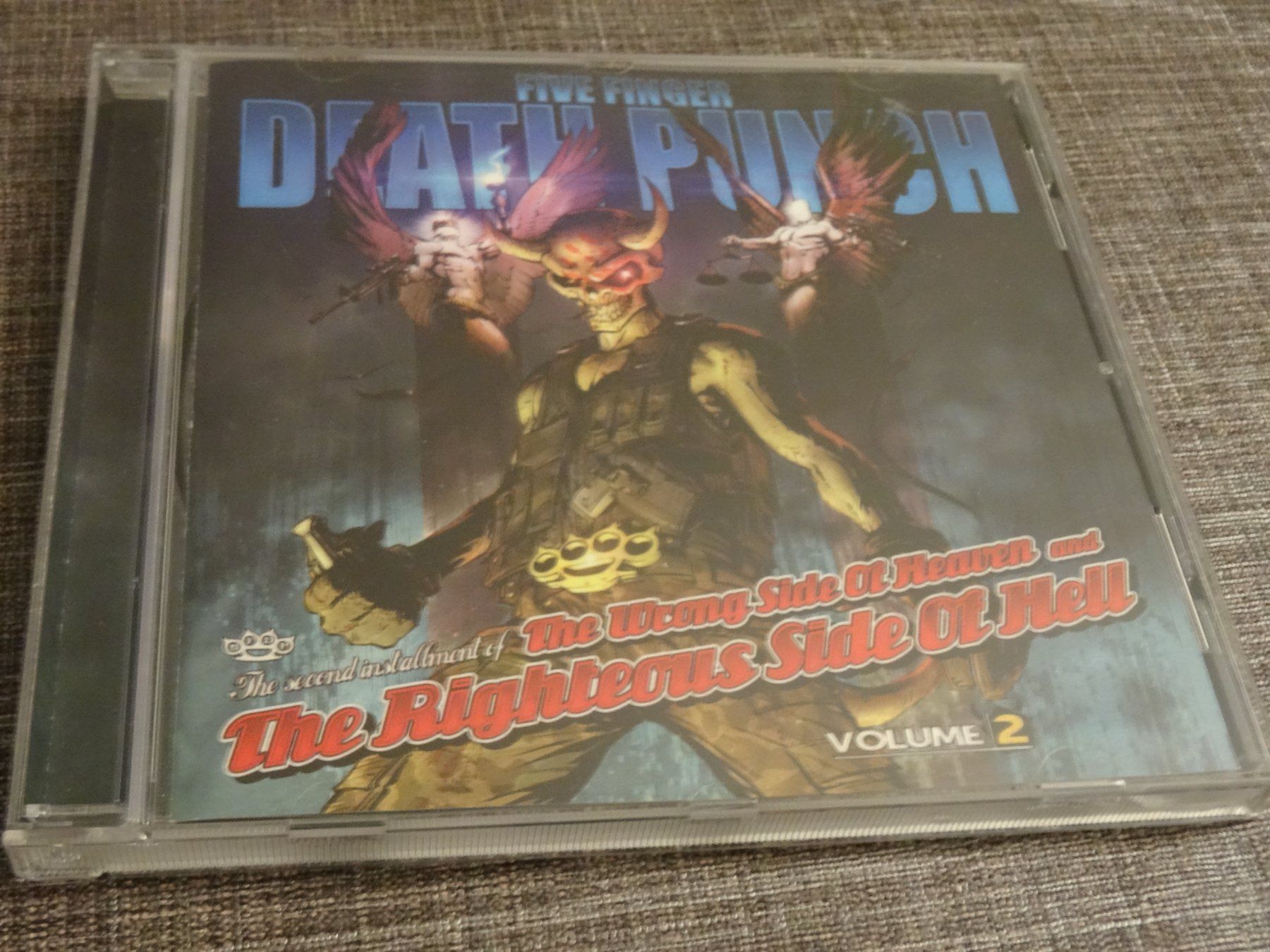 CD: Five Finger Death Punch CD - The Wrong Side of Heaven – Usato da Olten venduto da Disc-Ausverkauf