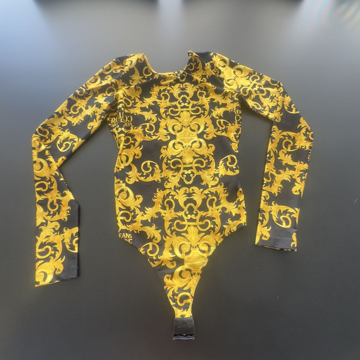Versace Camicette: Versace Jeans Couture Body Grösse S/36 – Nuovo (secondo la descrizione) da Worblaufen venduto da fortuna.. 2