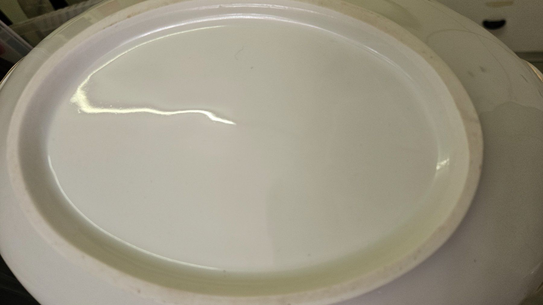 Ciotole: Zuppiera bianca bordo oro – Usato da Melano venduto da H-Sara 1