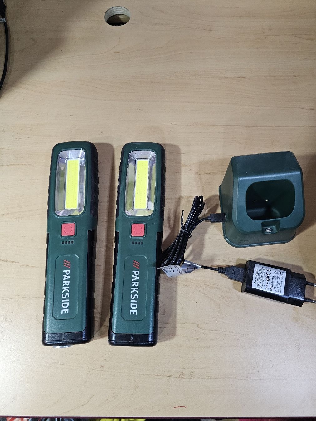 Parkside Tutti gli attrezzi: Arbeitslampen mit Ladestation – Nuovo (secondo la descrizione) da Zürich venduto da adi0111