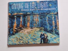 CD Ronnie Earl and the Broadcasters, Living In The Light