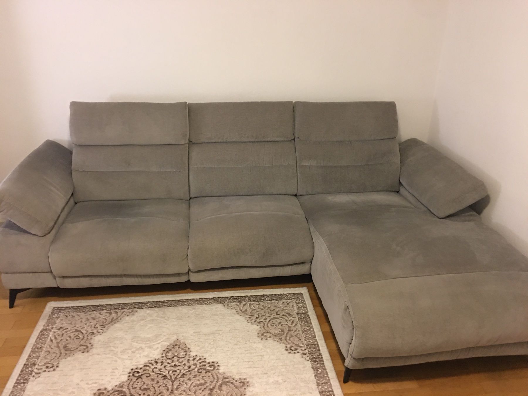 Divani: Schöne elektrische Sofa verstellbare Ecksofa 2.90 x 1.80 – Usato da Grenchen venduto da Tirana