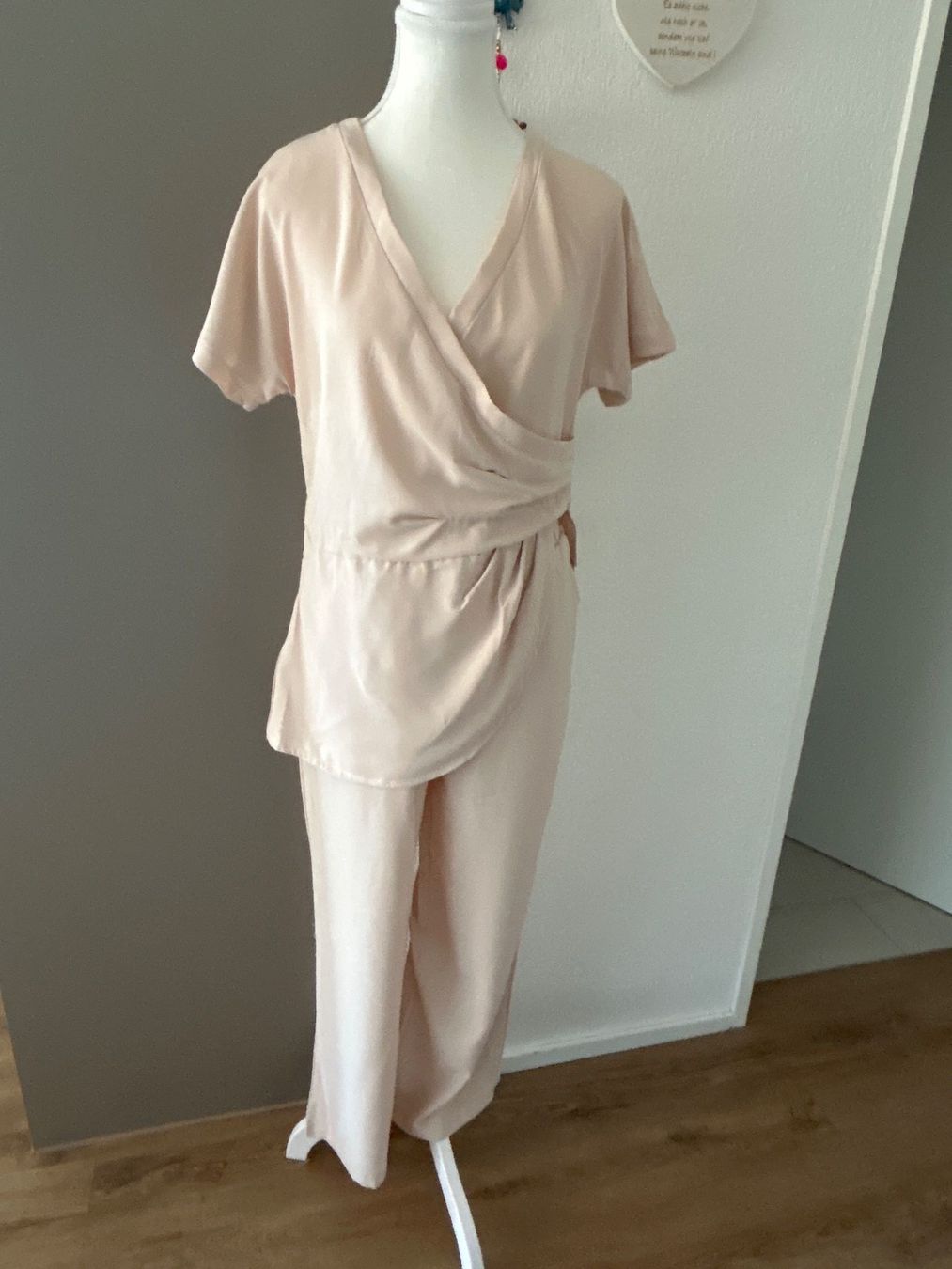 Kleiderpakete: Eleganter Damen 2 - Teiler beige Grösse M – Neu (gemäss Beschreibung) aus Brunnen von Nala2929 1