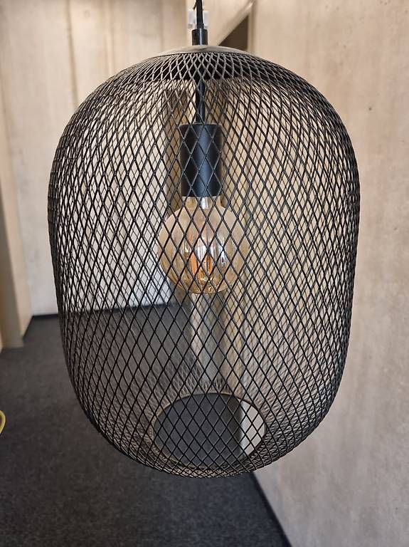 Lampen: Lampe aus dem Möbelhaus Pfister – Gebraucht aus Oetwil am See von val_sbf2 2