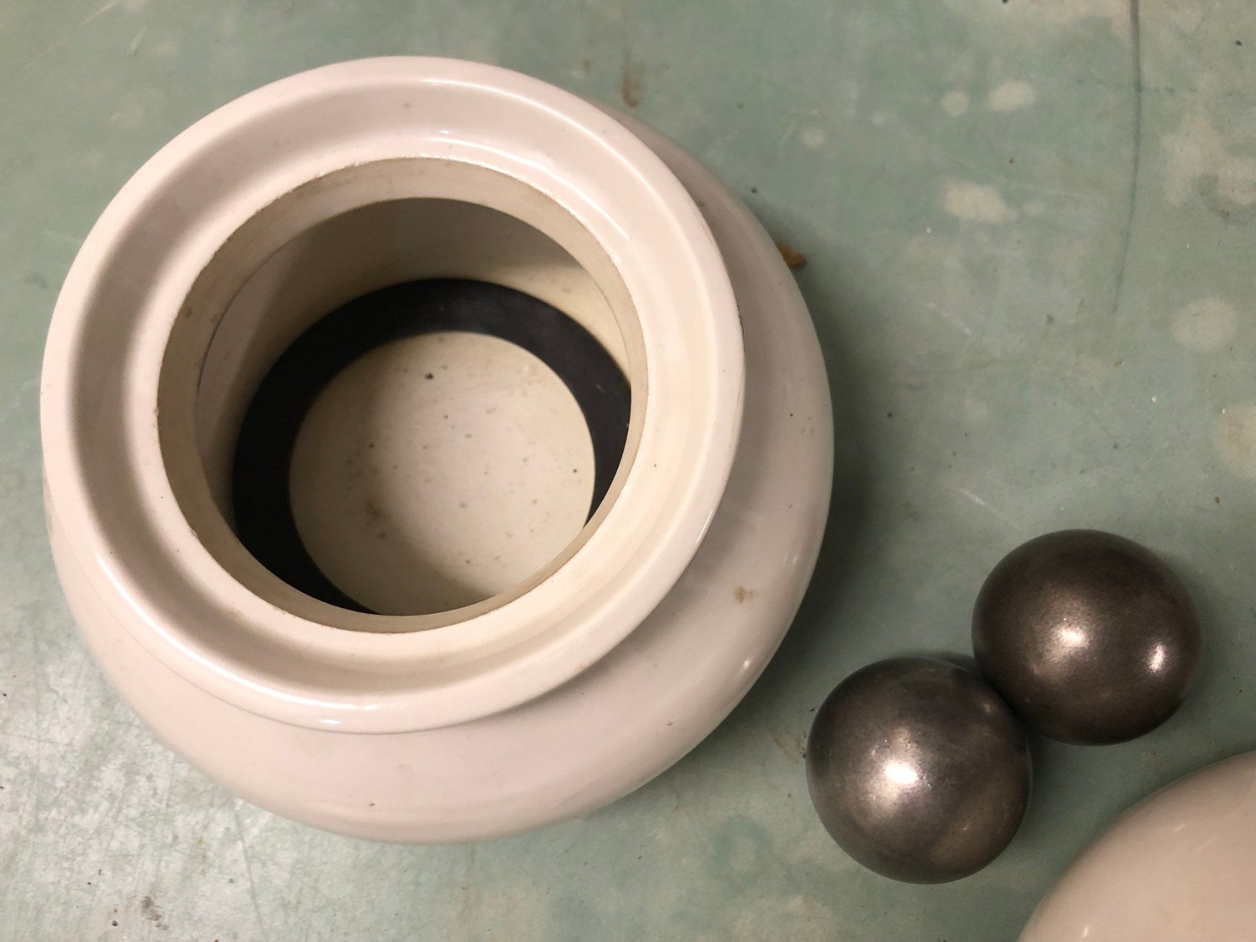 Sonstiges für das Kochen & Backen: Kugelmörser, Kugelmühle – Gebraucht aus Hinterkappelen von atomschnee 1