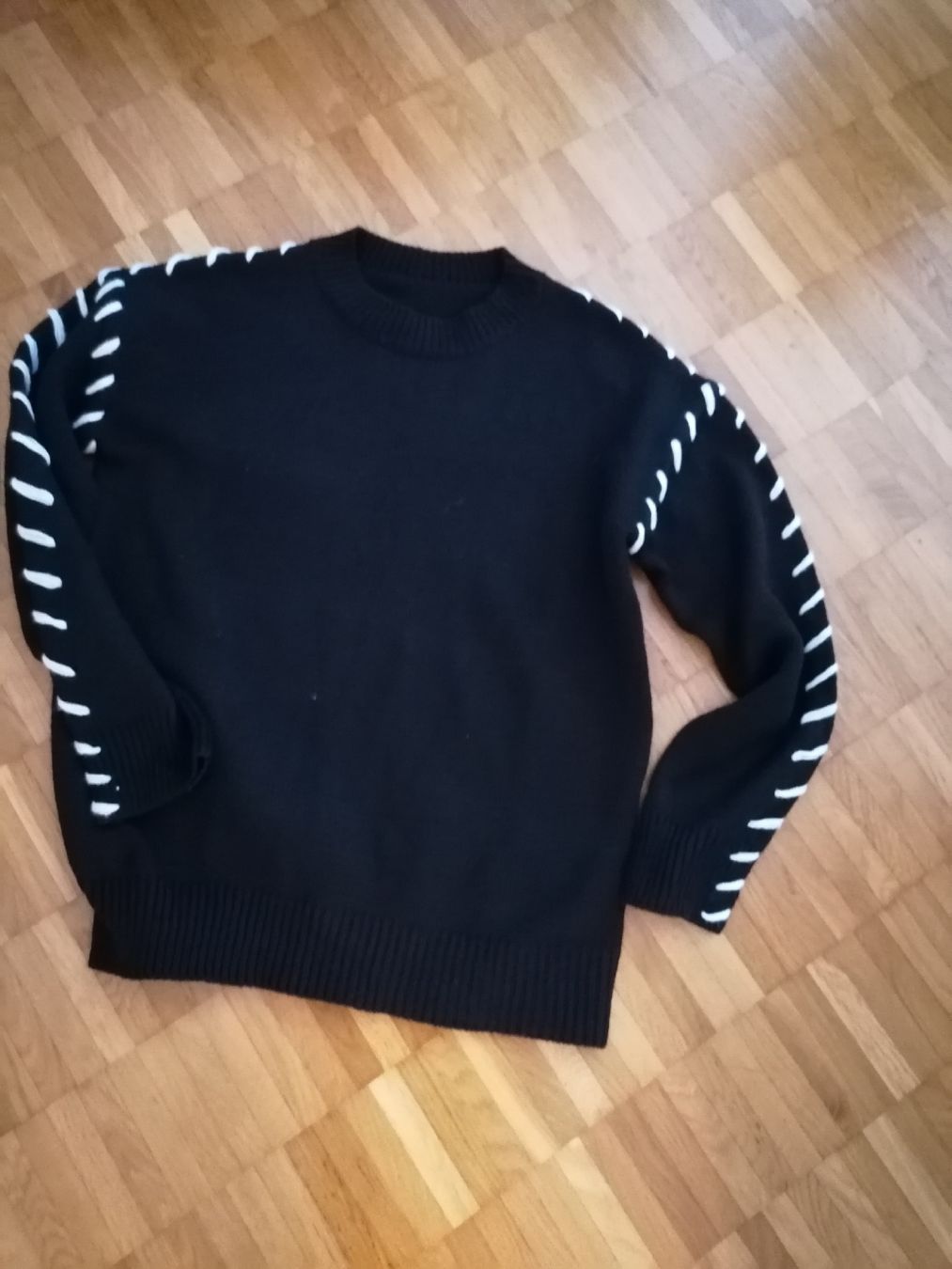 Maglioni & Felpe: Schwarzer Strickpullover mit Schnürdetails, Grösse S – Usato da Pfäffikon ZH venduto da xxmopsxx 1