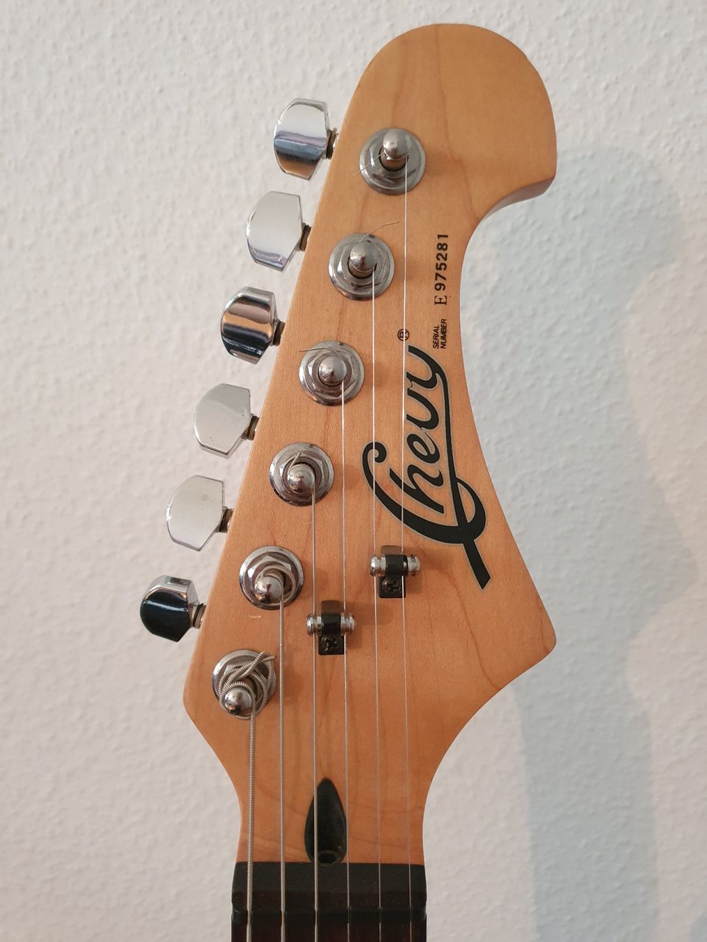 Instruments de musique: Chevy Strat mit Tremolo - E-Gitarre schwarz – D'occasion à Zollikon par Mary_80 4