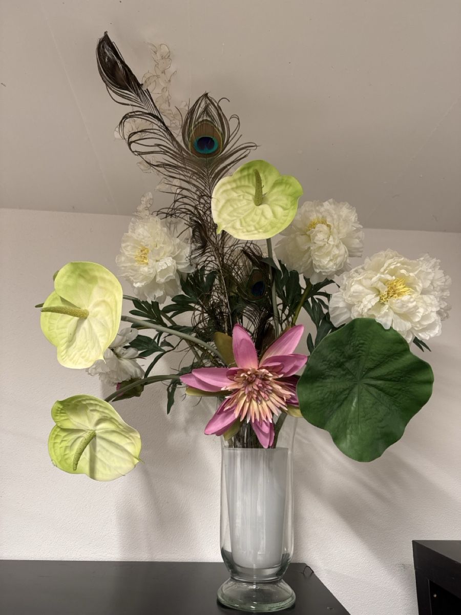 Tutte le decorazioni: Seidenblumen, Kunstblen, Pfauenfedern, Silberlinge – Usato da Wangen SZ venduto da Chafler78
