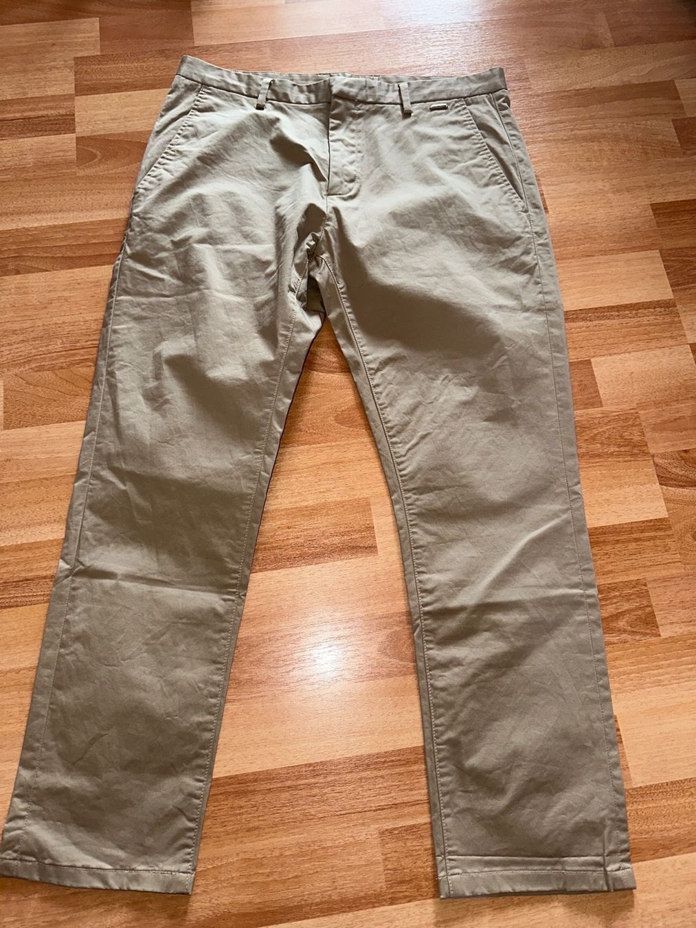 Hugo Boss Hosen: Herren Hose HUGO BOSS Gr. 48 beige – Gebraucht aus St. Gallen von mai_gd7k
