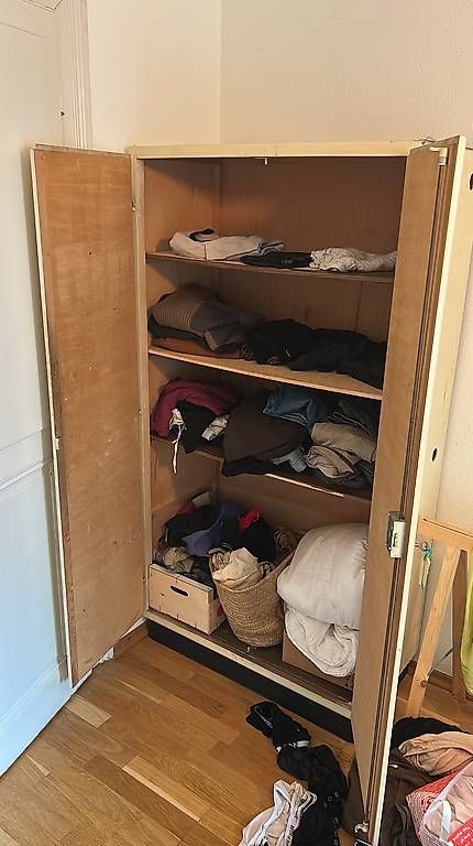Armoires: schrank zu verschenken – D'occasion à basel par ska_tmj2 1