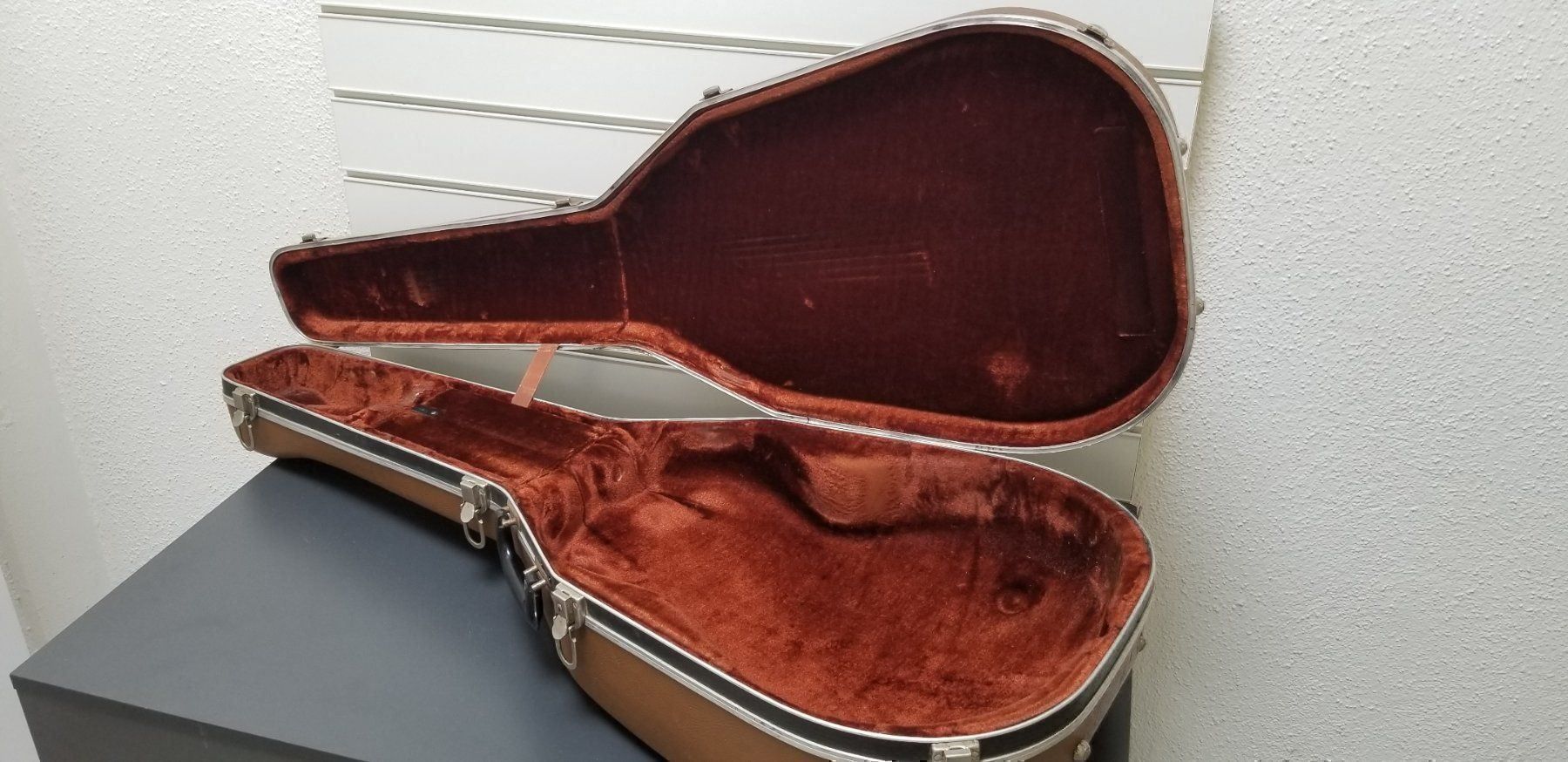 Ovation Strumenti musicali: koffer für ovation gitarre – Usato da Glattbrugg venduto da Swissmusik 1