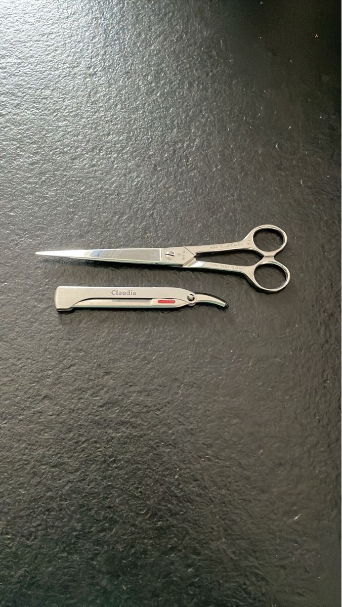 Taglio: Professionelle Coiffeur Schere und Rasiermesser-Set – Usato da Lindau venduto da Gybsi0 1
