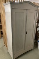 Kleiderschrank aus Holz zweitürig grau guter Zustand