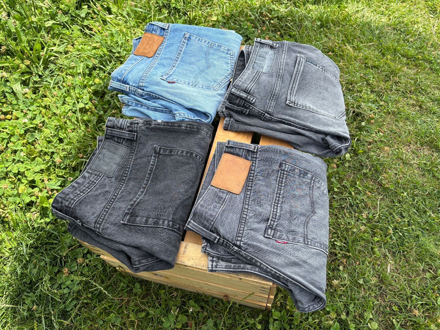 Jeans: 4 schöne Jeans-Shorts – Usato da Feldbach venduto da Olive1 3