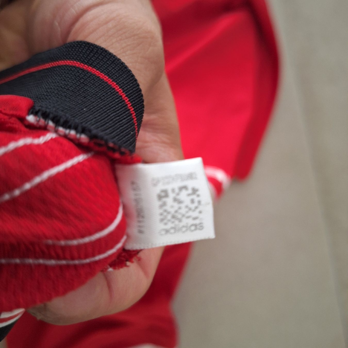 Leibchen & Hosen: Nike Manchester XL – Gebraucht aus Bellinzona von labottegadiElena 4