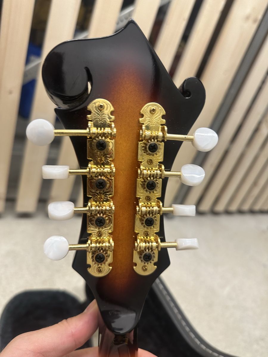 Aria Musikinstrumente: Mandoline Aria Sunburst mit Rockcase Koffer – Gebraucht aus Zürich von Flokke33 3