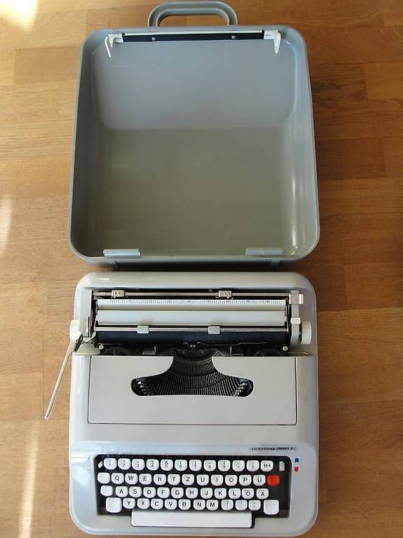 Macchine da scrivere: Voll Mechanisch – Usato da Oberschrot venduto da Schello