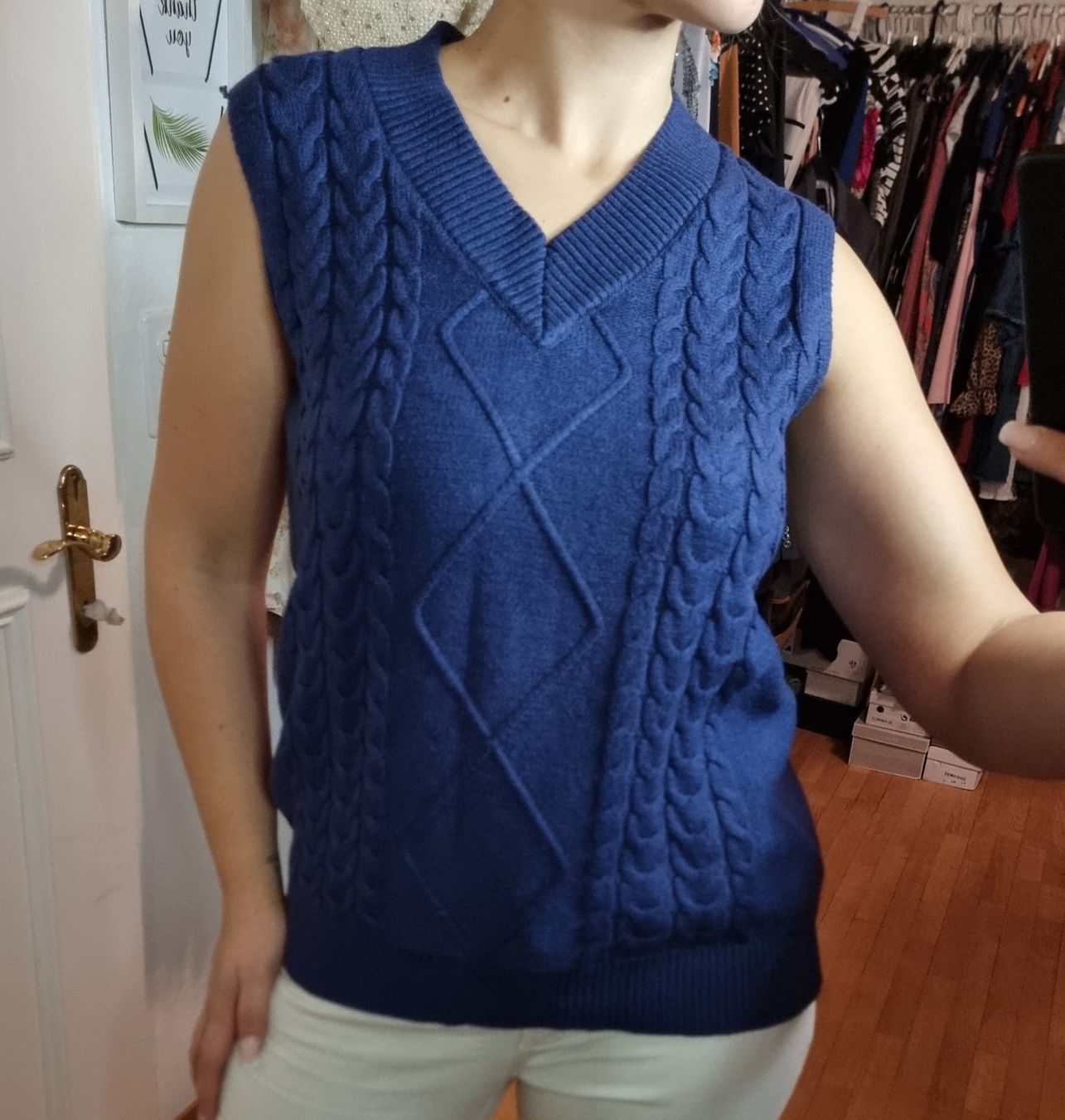 Gilets & Westen: Blaue Strickweste Gr. 38/40 Damen Winter warm elegant – Gebraucht aus Wald ZH von CapLux
