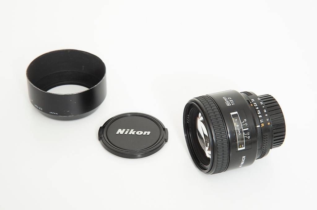 Nikon Objektive: Nikon AF Nikkor 85mm 1:18D – Gebraucht aus Lausanne von Phlox02