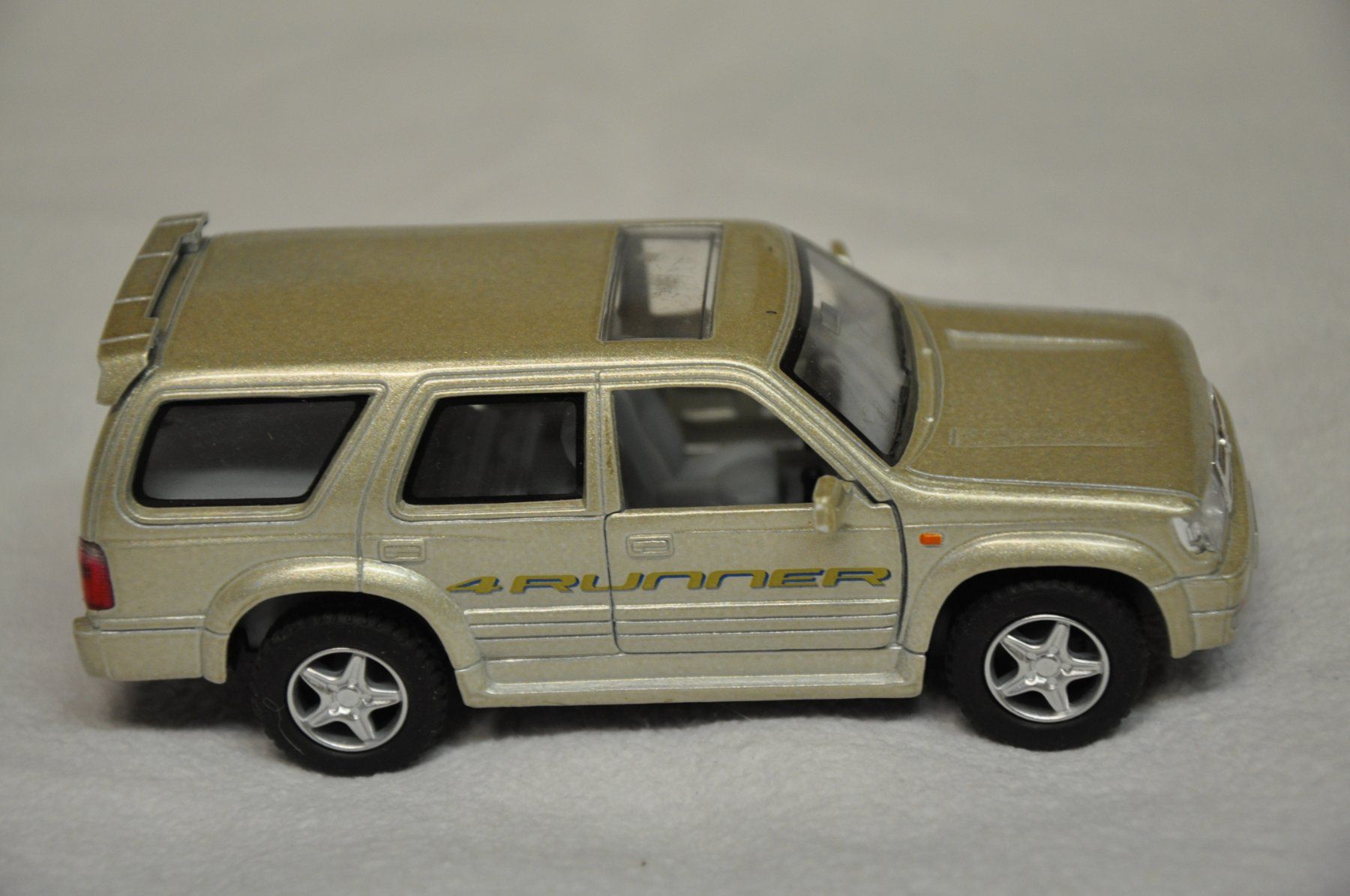 Toyota Modellini d'auto: Toyota 4 Runner – Usato da Ebnat-Kappel venduto da Aallerlei 2