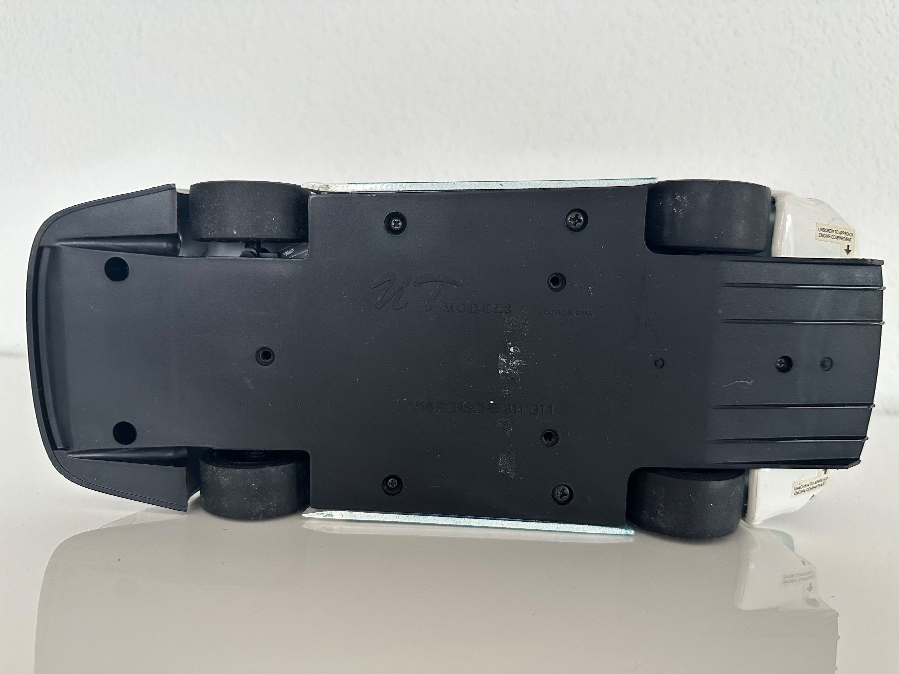 UT Models Modellautos: Porsche 911 GT1 1:18 UT Models – Gebraucht aus Muri AG von gae_kz9y 7