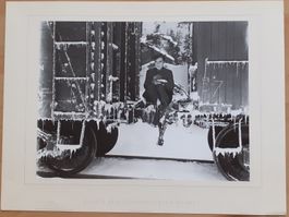 Buster Keaton Foto "Sitting And Shivering" von Artur Rice